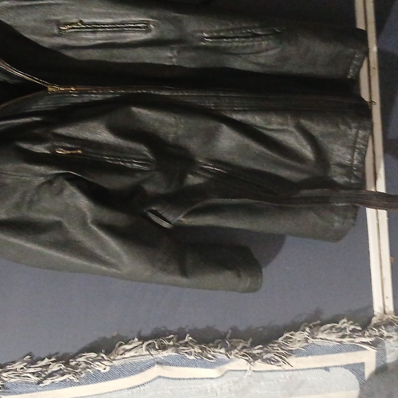 Wilsons Leather Men's Black Leather Jacket w/ Fur Hood.  Size Large - Picture 2 of 9